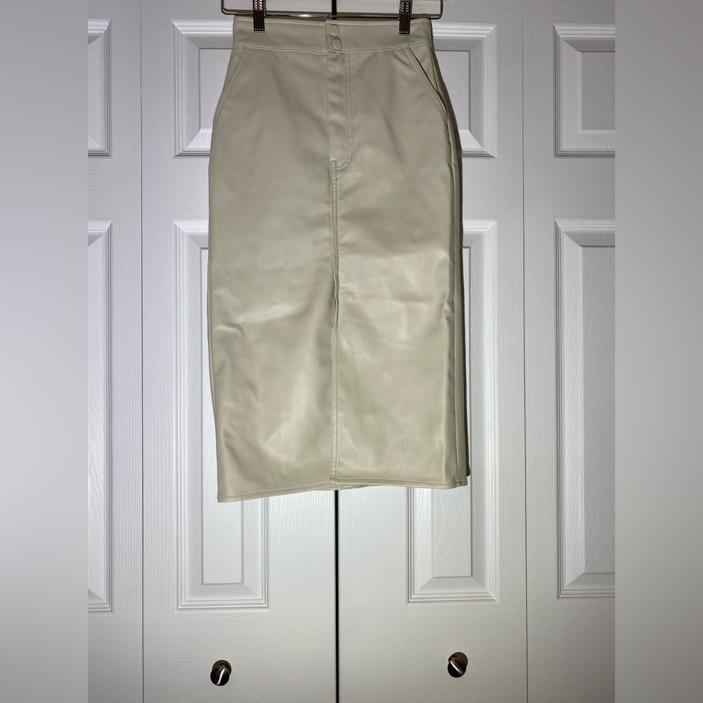 H&M Beige Pencil Skirt